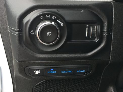 Used 2024 Jeep Wrangler Unlimited Sahara AWD/4WD image 20