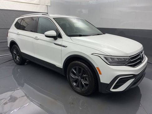 Used 2024 Volkswagen Tiguan SE AWD/4WD image 3
