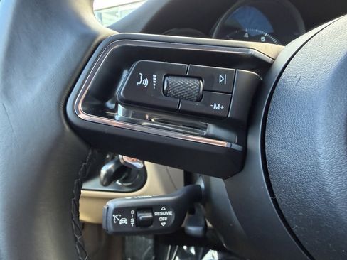 Certified 2022 Porsche Macan image 33