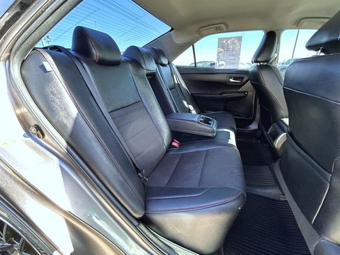 Used 2017 Toyota Camry SE image 18