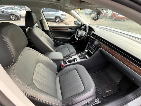 Certified 2020 Volkswagen Passat 2.0T SEL image 23