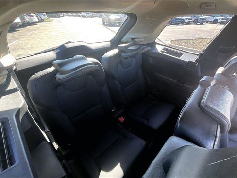Used 2018 Volvo XC90 T6 Momentum w/ Convenience Package image 26