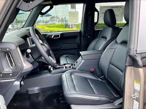 New 2026 Ford Bronco Outer Banks w/ Sasquatch Package AWD/4WD image 9