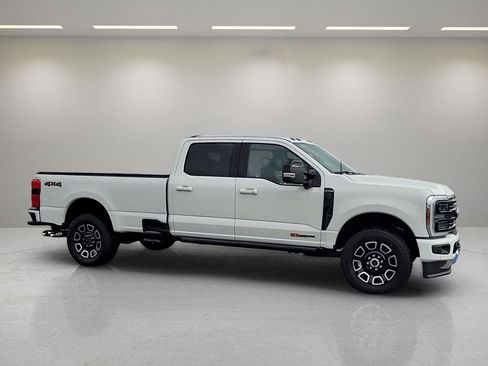 Used 2026 Ford F350 Platinum image 2