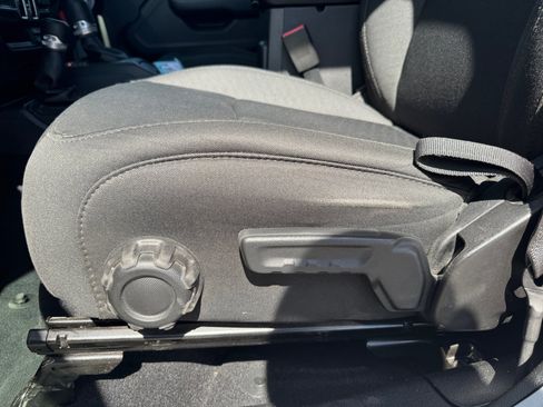 Used 2019 Jeep Wrangler Unlimited Sport S AWD/4WD image 13