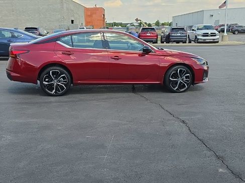 Used 2025 Nissan Altima 2.5 SR AWD/4WD image 10