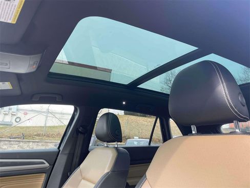 Used 2021 Volkswagen Atlas Cross Sport SEL R-Line image 20