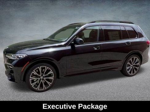 Used 2022 BMW X7 M50i image 12