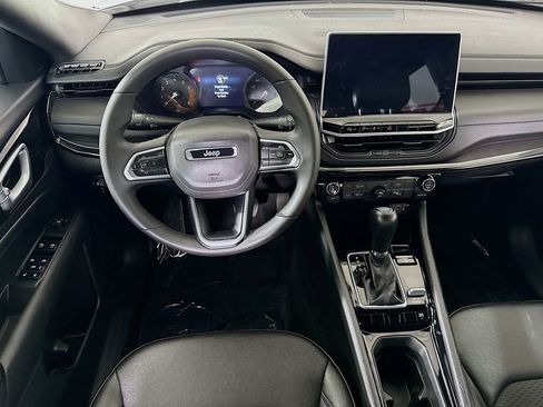 Used 2025 Jeep Compass Latitude w/ Altitude Special Edition AWD/4WD image 4