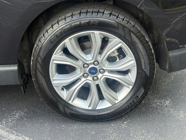 Used 2021 Ford Edge Titanium w/ Cargo Accessory Package FWD image 31