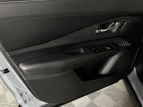 Used 2024 Nissan Ariya FWD image 25