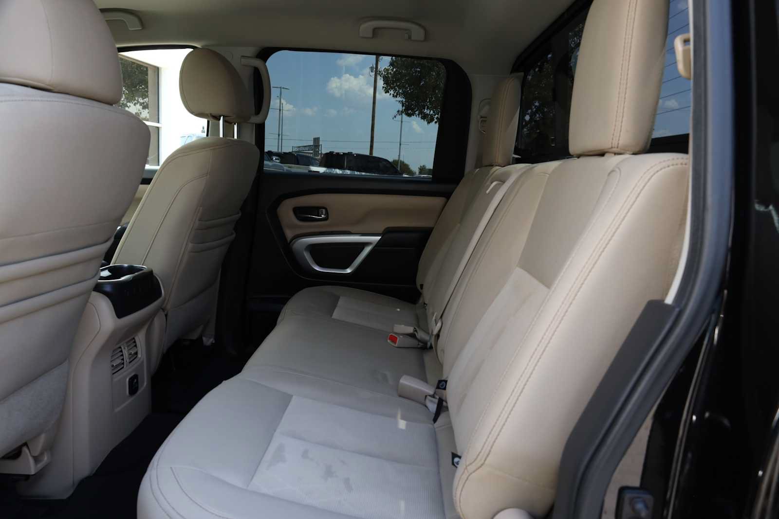 Used 2017 Nissan Titan SV RWD image 38