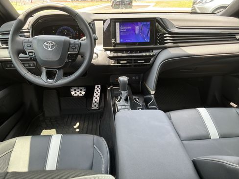 Used 2026 Toyota Camry Hybrid FWD image 28