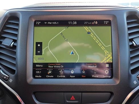 Used 2022 Jeep Cherokee Trailhawk image 30