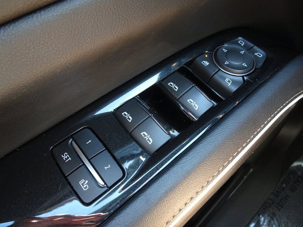 Used 2021 Cadillac Escalade Premium Luxury AWD/4WD image 24