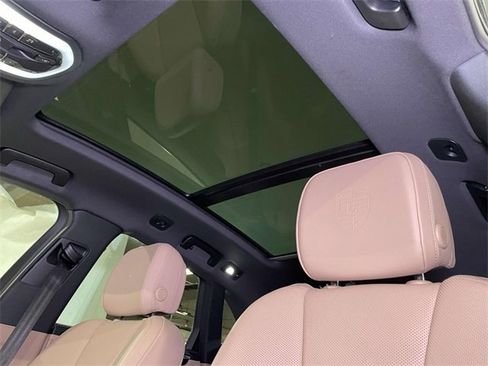 Used 2025 Porsche Macan image 18