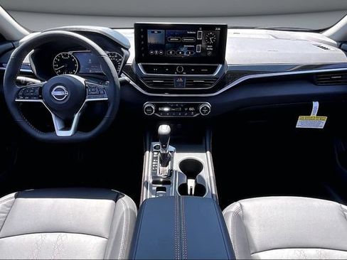New 2026 Nissan Altima 2.5 SR FWD image 5
