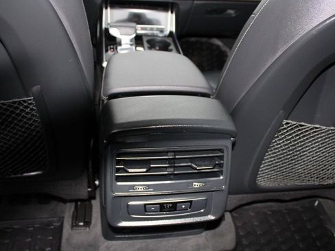 Used 2019 Audi Q8 Premium image 39