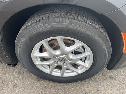 Used 2023 Chrysler Pacifica Touring-L FWD image 15