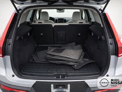 Used 2024 Volvo XC40 B5 Plus AWD/4WD image 12