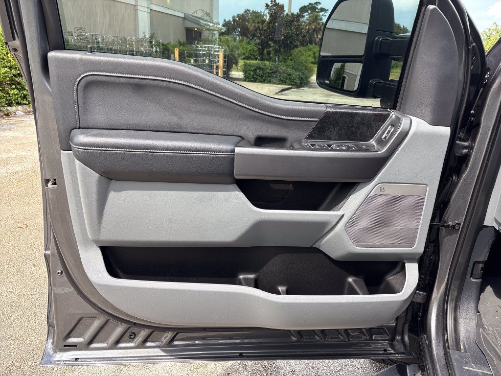 Used 2025 Ford F250 XLT w/ Black Appearance Package AWD/4WD image 29