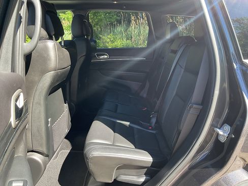 Used 2019 Jeep Grand Cherokee Limited w/ Luxury Group II AWD/4WD image 9