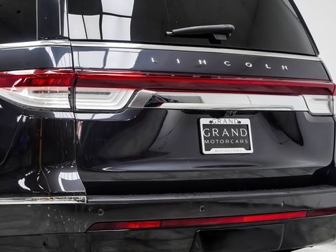 Used 2024 Lincoln Navigator Premiere AWD/4WD image 14