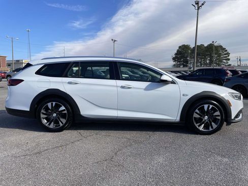 Used 2019 Buick Regal Essence w/ Driver Confidence Package I image 2