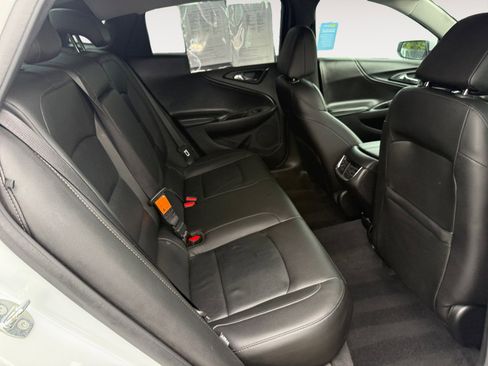 Used 2017 Chevrolet Malibu LT w/ Leather Package image 18