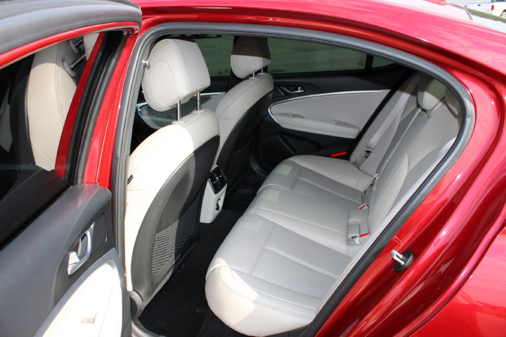 Used 2022 Genesis G70 2.0T RWD image 17