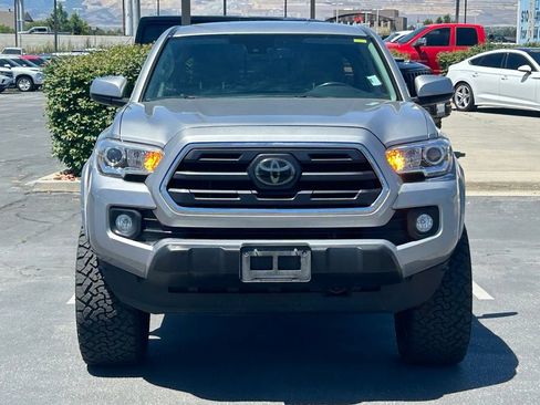Used 2018 Toyota Tacoma SR5 AWD/4WD image 10