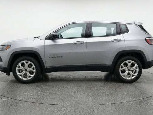 Used 2025 Jeep Compass Latitude image 5