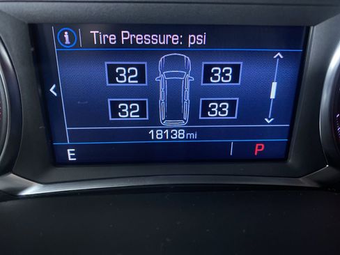 Certified 2023 GMC Acadia SLE w/ Driver Convenience Package image 4