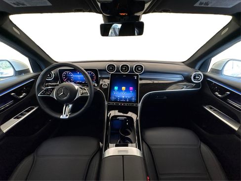 Used 2025 Mercedes-Benz GLC 300 4MATIC image 23