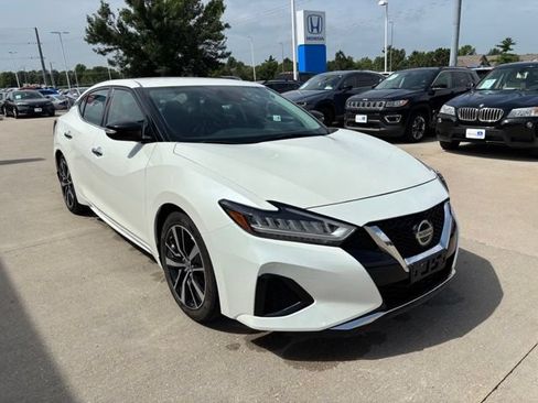 Used 2021 Nissan Maxima 3.5 SV w/ Floor Mat Group FWD image 3