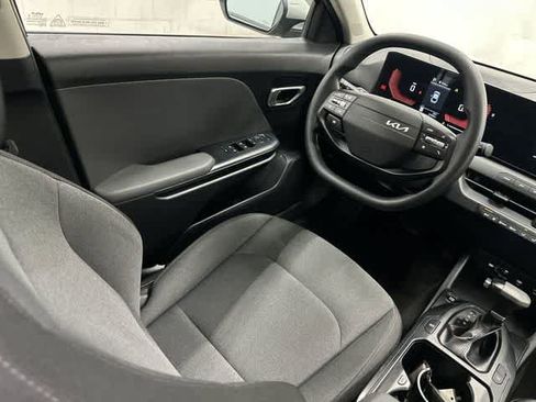 Used 2025 Kia K4 FWD image 12