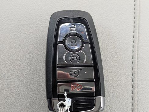 Certified 2025 Lincoln Navigator Reserve image 33