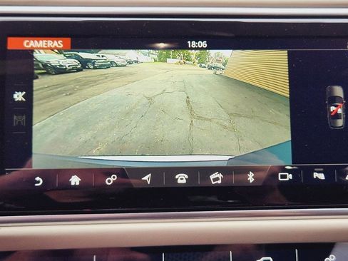 Used 2020 Land Rover Range Rover HSE image 24