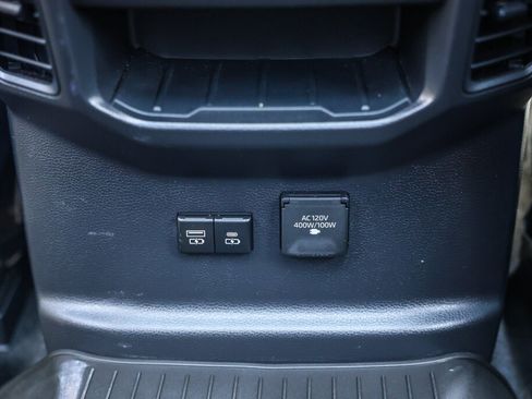 Used 2024 Toyota Tundra Limited AWD/4WD image 7