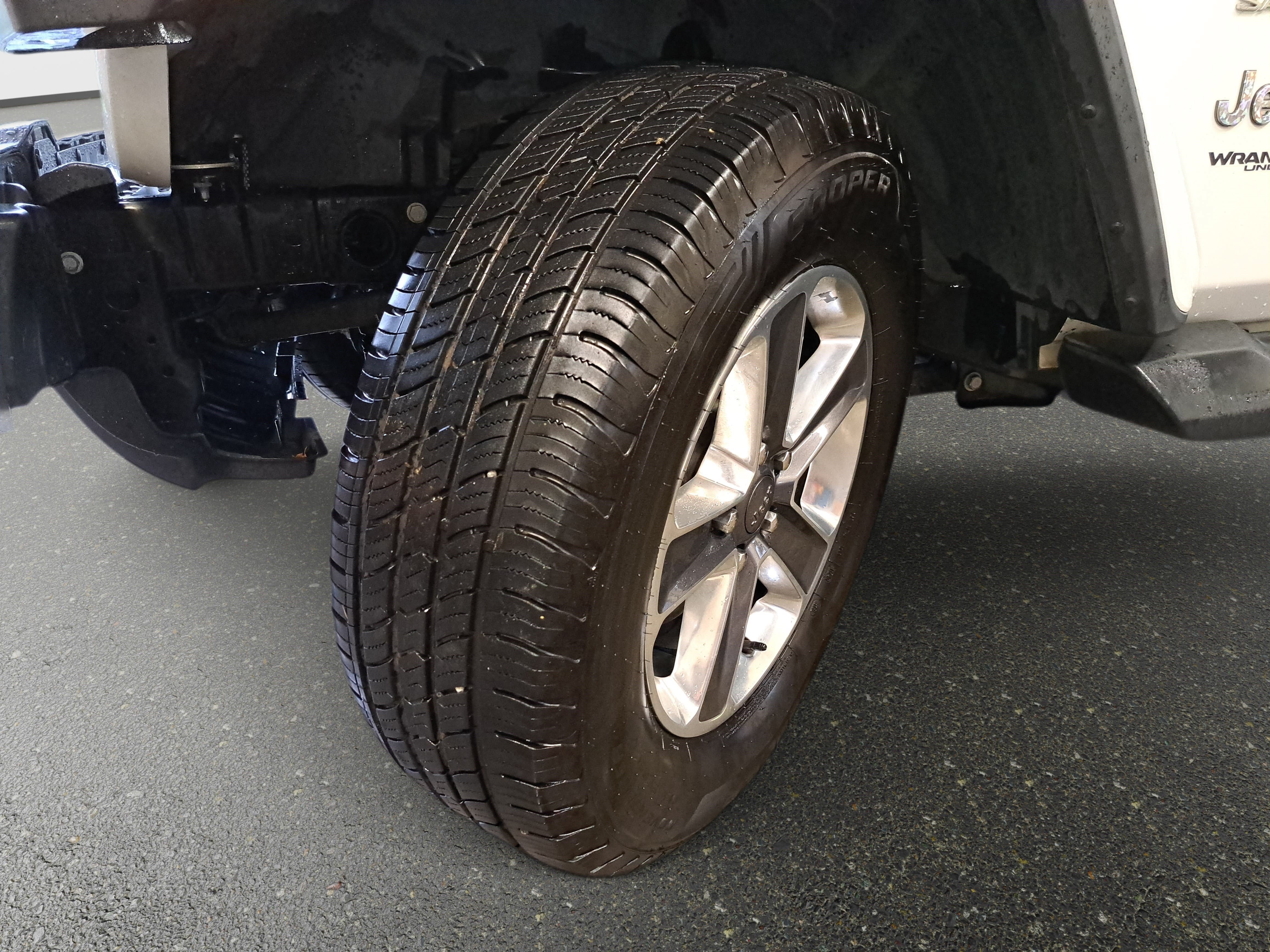 Used 2020 Jeep Wrangler Unlimited Sahara AWD/4WD image 29