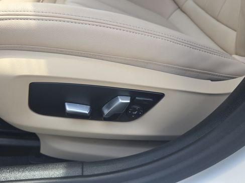 Used 2020 BMW 530i w/ Convenience Package RWD image 10