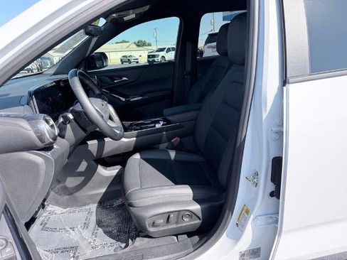 Used 2026 Chevrolet Equinox LT w/ Convenience Package II FWD image 11