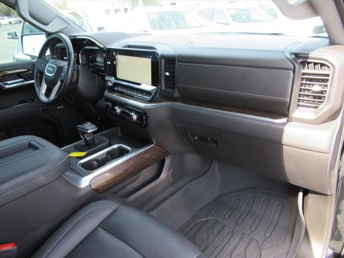Used 2022 GMC Sierra 1500 Elevation w/ Elevation Premium Package image 13