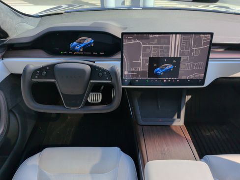 Used 2022 Tesla Model S image 18