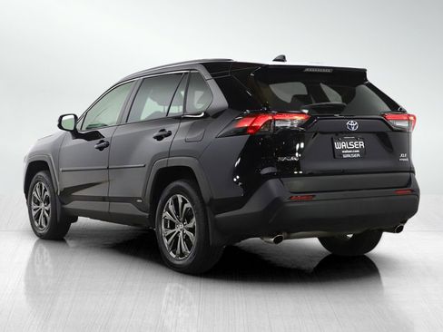 Used 2022 Toyota RAV4 XLE Premium image 3