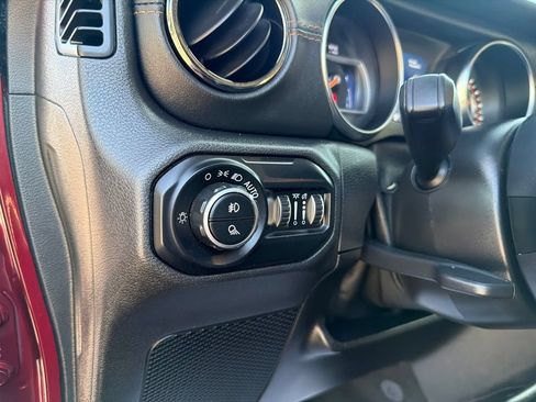 Used 2021 Jeep Gladiator Overland AWD/4WD image 15