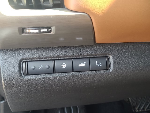 Used 2024 Nissan Pathfinder Platinum w/ Lighting Package (N92) AWD/4WD image 14