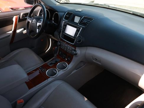 Used 2013 Toyota Highlander Limited AWD/4WD image 26