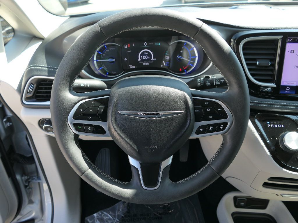 Certified 2023 Chrysler Pacifica Touring-L FWD image 18
