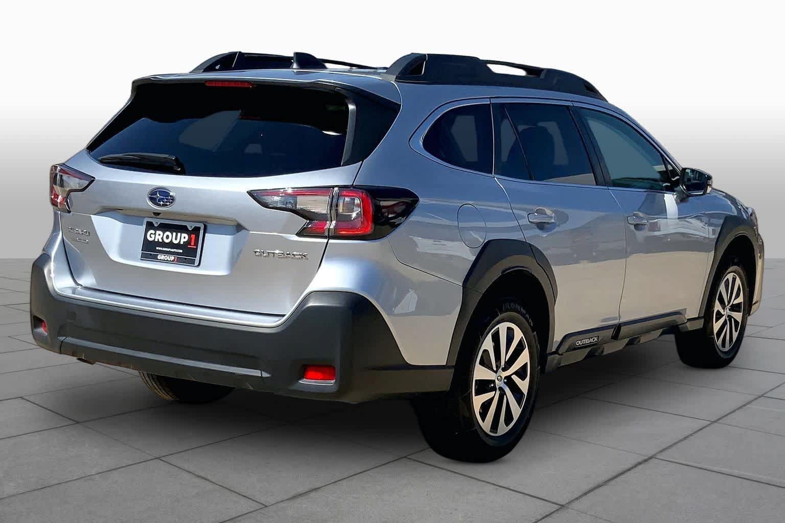 Used 2025 Subaru Outback Premium AWD/4WD image 12